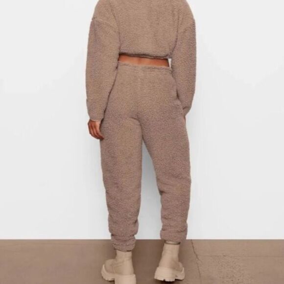 SKIMS Women's Tan cozy knit Desert Sherpa Teddy Jogger Pants Size S/M - Picture 2 of 7